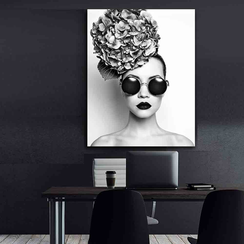 Tablou Canvas - Fata cu ochelari si floare pe cap