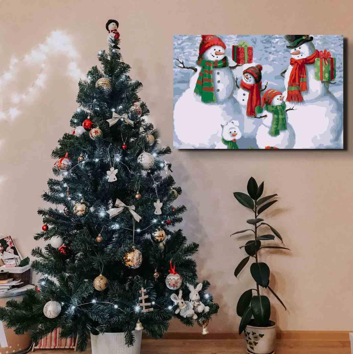 o femeie care poartă o rochie albă cu mâneci lungi și o pălărie albă, stând într-un câmp cu iarbă verde și flori galbene, cu un cer albastru în fundal